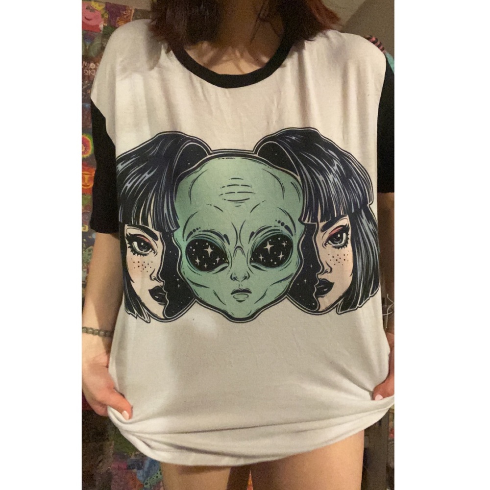 Alien girl short sleeve shirt